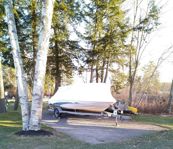 A boat on a trailer

Description automatically generated