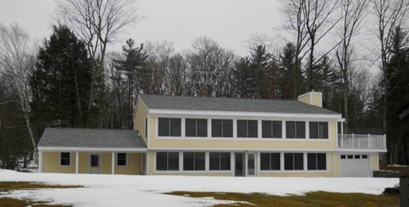 A large house with many windows

Description automatically generated