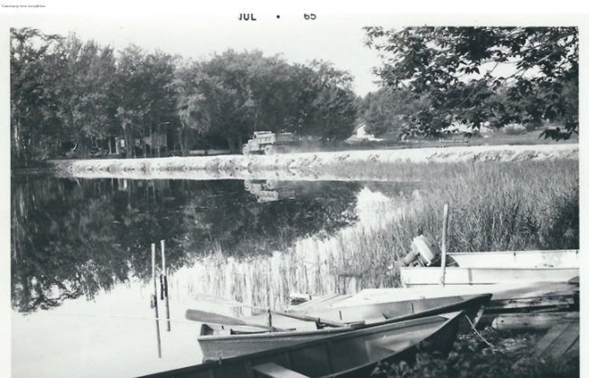 Boats on the shore of a lake

Description automatically generated